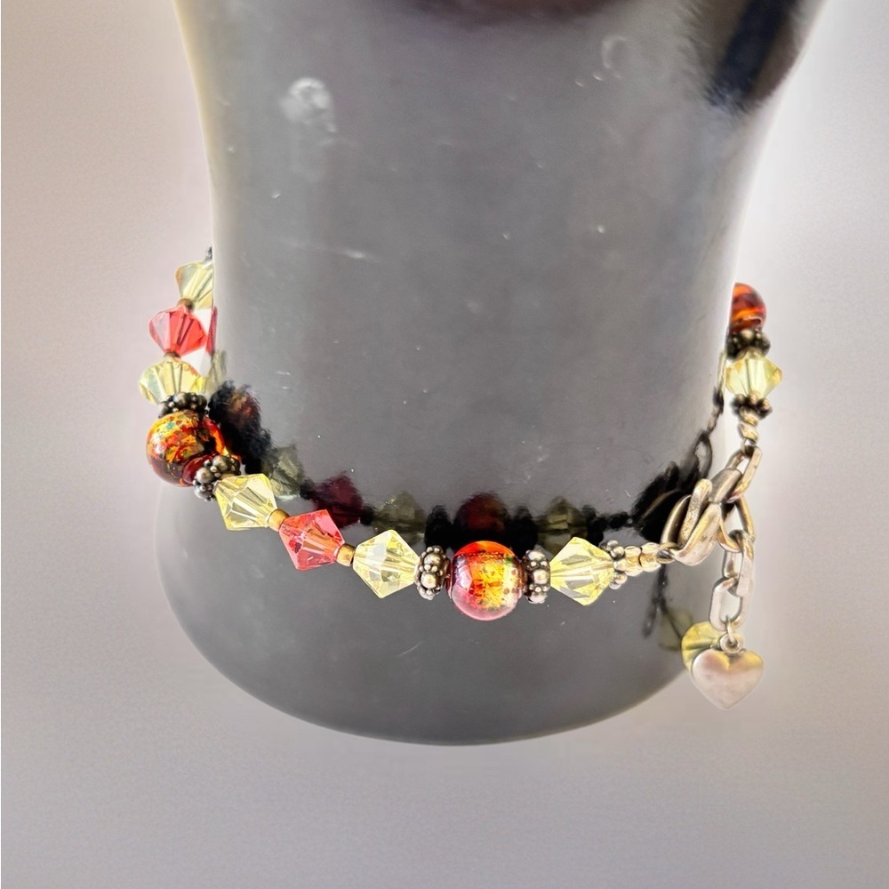 Swarovski crystal bracelet features sparkling Swarovski crystals and glass bead